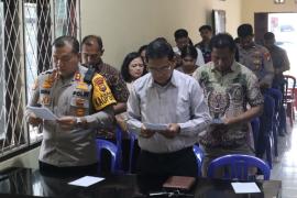 Tingkatkan Tali Kasih Sesama Iman, Polres Rejang Laksanakan Kegiatan Ibadah Persekutuan Keluarga Besar Kristen 
