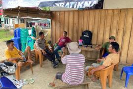 Babinkamtibmas Polsek Batiknau Damai Laksanakan Program Jumat Curhat Sebagai Sarana Untuk Masyarakat