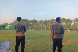 Berikan Pengayoman, Personel Polsek Padang Jaya Pengamanan Turnamen Bola
