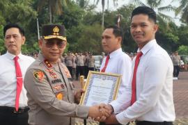 Kapolda Bengkulu Beri Penghargaan Kepada 11 Personil Berprestasi