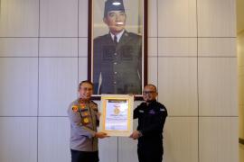 Berdedikasi Dalam Perkembangan Pers, Kapolda Bengkulu Terima Anugerah Sahabat Pers dari SMSI