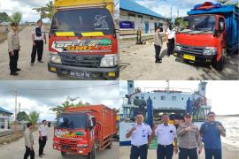 Personel Polsek KSKP Pulau Baai Monitoring  Pelabuhan Fery ASDP Pulau Baai Bengkulu