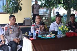 Kapolres Rejang Lebong Gelar Program Jumat Curhat Bersama Kelompok Peternak Lebah di Sindang Beliti Ilir