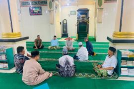 Silaturahmi dengan Pengurus Masjid Jamik Kecamatan Curup, Kapolres Rejang Lebong Tekankan Penting Jaga Keamanan 