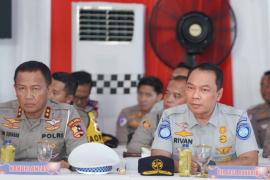 Pastikan Kesiapan Pengamanan Nataru, Dirut Jasa Raharja Dampingi Kapolri dan Panglima TNI Tinjau Gerbang Tol Prambanan