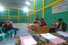 Polres Rejang Lebong Kawal Pembagian BLT DD di Desa Warung Pojok