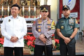 Misa Malam Natal Menkopolkam-Kapolri Sambangi Gereja Katedral Jakarta