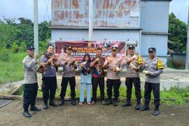 Polsek Kota Padang Gelar Kegiatan "Selasa Berbagi" dengan Pembagian 40 Ekor Anak Ayam untuk Warga