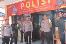 Kapolda Bengkulu Pantau Aktivitas Warga di Pantai Panjang Menjelang Akhir Operasi Lilin Nala 2025