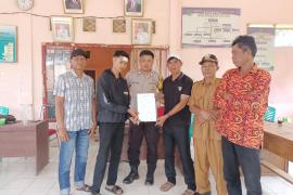 Problem Solving, Bhabinkamtibmas Polsek Lebong Atas Mediasi Selisih Paham Warga  