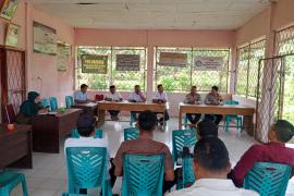 Tingkatkan Koordinasi, Kanit Binmas dan Bhabinkamtibmas Polsek LA Hadiri Sertijab Pjs Kades Kota Baru Santan