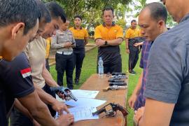 Kapolres Lebong Pimpin Pengecekan Senpi Personel