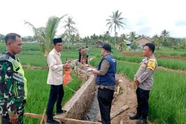 Tingkatkan Koordinasi, Bhabinkamtibmas Polsek Lebong Selatan Sambang ke Desa Manai BlauTingkatkan Koordinasi, Bhabinkamtibmas Polsek Lebong Selatan Sambang ke Desa Manai Blau