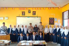 Berikan Pembinaan, Bhabinkamtibmas Polsek Lebong Atas Sambang ke Sekolah