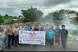 Jelang HUT Bhayangkara, Polsek Ratu Samban Ajak Warga Peduli Makam Leluhur