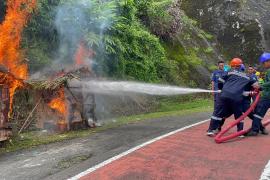 Aksi Peserta dalam kegiatan Simulasi Tanggap Darurat Bencana Alam dan Kebakaran
