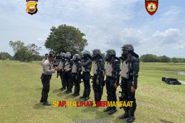 Personel Dalmas Ditsamapta Polda Bengkulu Tingkatkan Kemampuan Melalui Latihan Gas Air Mata