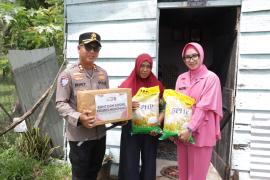 Polres Mukomuko Gelar Bansos di Kampung Nelayan