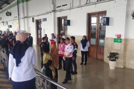 KAI Daop 7 Madiun Layani Penumpang pada Hari Pertama Angkutan Nataru 2025