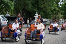 KAI Salurkan Bantuan CSR Becak Listrik kepada Pemerintah Daerah DIY