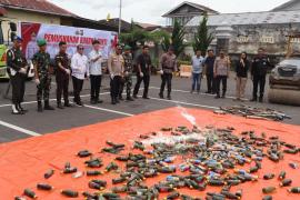 Polres Rejang Lebong Musnahkan Ribuan Barang Bukti, Tegaskan Komitmen Berantas Miras dan Knalpot Tidak Standar