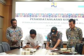 Satuan Kerja (Satker) 1 PPK 1.3 resmi menandatangani kontrak pekerjaan Paket Penanganan Longsoran pada ruas Simpang Nakau–Taba Mulan melalui skema e-katalog bersama pihak pelaksana, PT Ranafisia Dinamika Andalan /Foto : BPJN