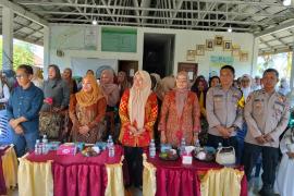 Bhabinkamtibmas Polsek Nasal Hadiri Pelepasan Siswa TK Negeri Pembina Nasal 