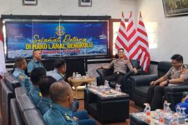 Disambut Danlanal Bengkulu, Kapolda Bengkulu Jalin Silaturahmi dan Santap Siang Bersama