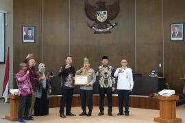 Polda Riau Raih Dua Penghargaan Keterbukaan Informasi Publik